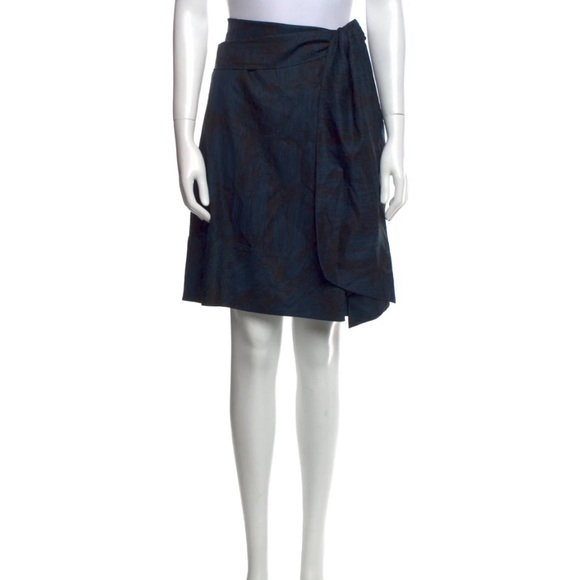 Marc Jacob’s Silk Mini Skirt Size 4 - Picture 1 of 2